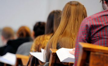 Lista definitiva y de excluidos del personal admitido en distintas especialidades del Cuerpo de Profesores de Enseñanza Secundaria y Formación Profesional.