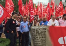 Concentración ante las puertas de los empresarios de Córdoba. NO a la brecha salarial, precariedad laboral y a la pérdida del poder adquisitivo de las pensiones