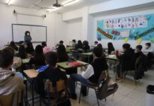 La vuelta al cole empieza con guerra de cifras por las bajas en los centros.