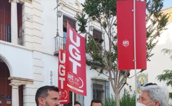 UGT apoya al profesorado y al AMPA del CEIP Camacho Melendo contra el cierre de sus líneas