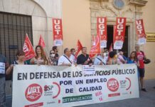 UGT SE MANIFIESTA ANTE LA DELEGACIÓN DEL GOBIERNO DE LA JUNTA PARA EXIGIR LA REINCORPORACIÓN DE CIENTOS DE TRABAJADORES A LA ADMINISTRACIÓN PÚBLICA.