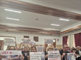 La Sección Sindical de ATENDE protesta en el Pleno Municipal