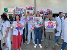 UGT se concentra en protesta por la agresión a personal sanitario en el Hospital Reina Sofía